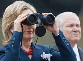 Hillary Clintonová a Robert Gates.
